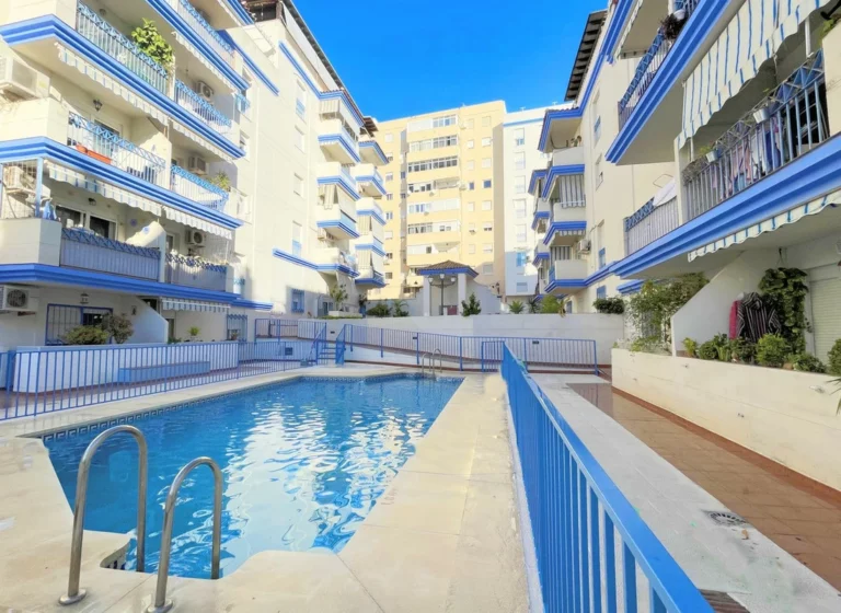 R4905172 | Ground Floor Apartment in Estepona – 4 beds, 2 baths