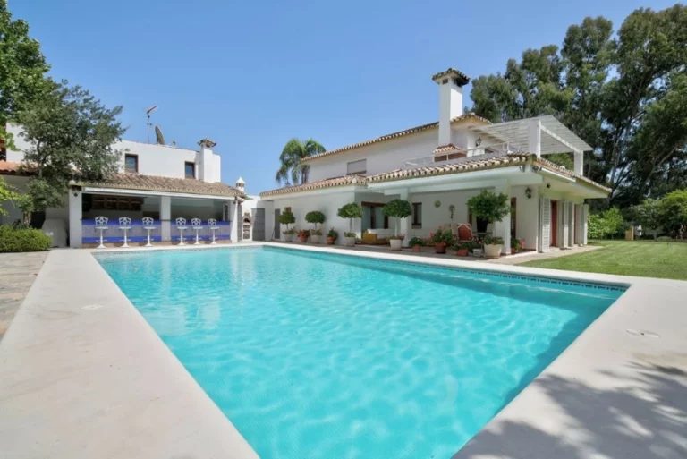 R4965571 | Detached Villa in Costalita – 5 beds, 4 baths