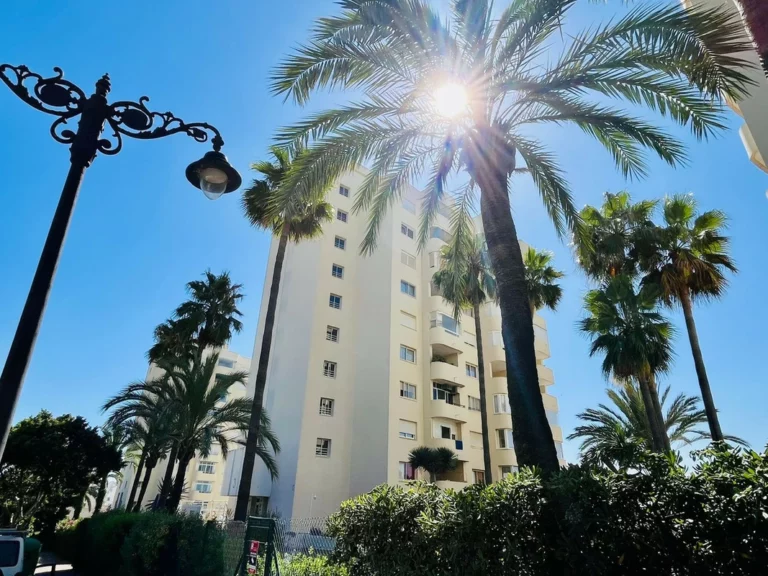 R5120659 | Middle Floor Apartment in Estepona – 2 beds, 2 baths