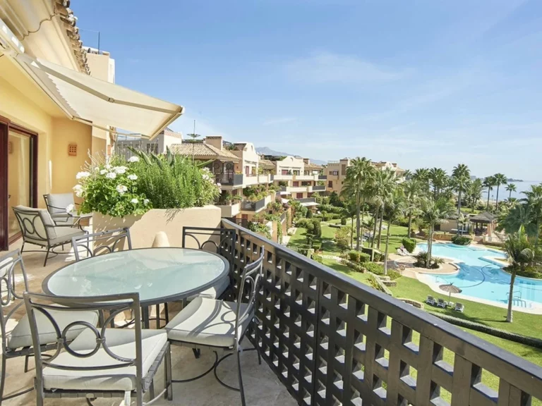 R5049460 | Penthouse Duplex in Estepona – 3 beds, 3.5 baths