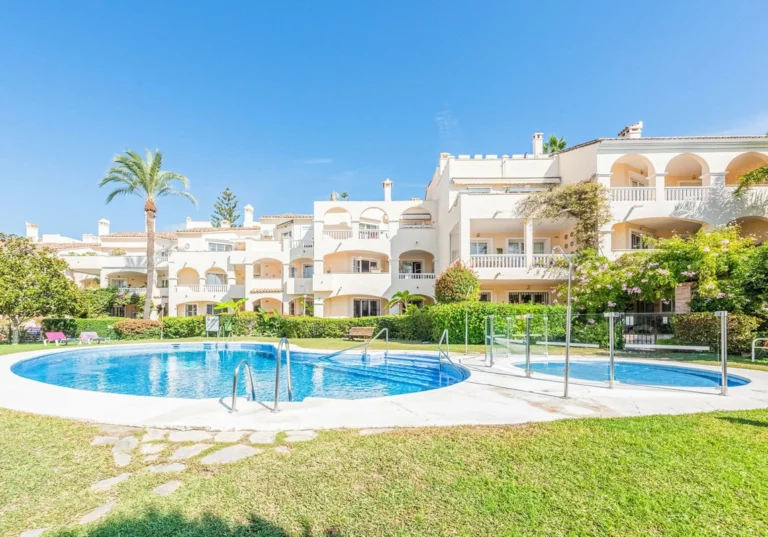 R5084116 | Ground Floor Apartment in El Paraiso – 3 beds, 2 baths