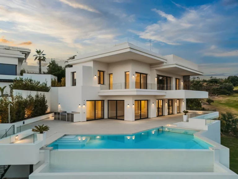 R5103631 | Detached Villa in Estepona – 4 beds, 4.5 baths