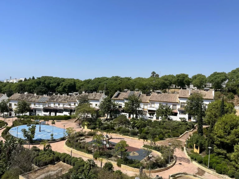 R5123185 | Penthouse in Estepona – 3 beds, 2 baths