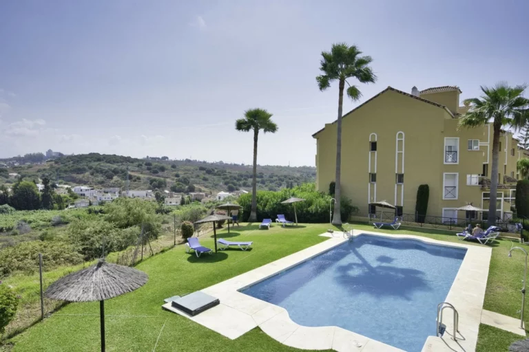 R5078023 | Middle Floor Apartment in Bel Air – 2 beds, 2 baths