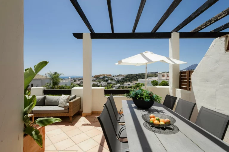 R5122282 | Middle Floor Apartment in Estepona – 2 beds, 2 baths