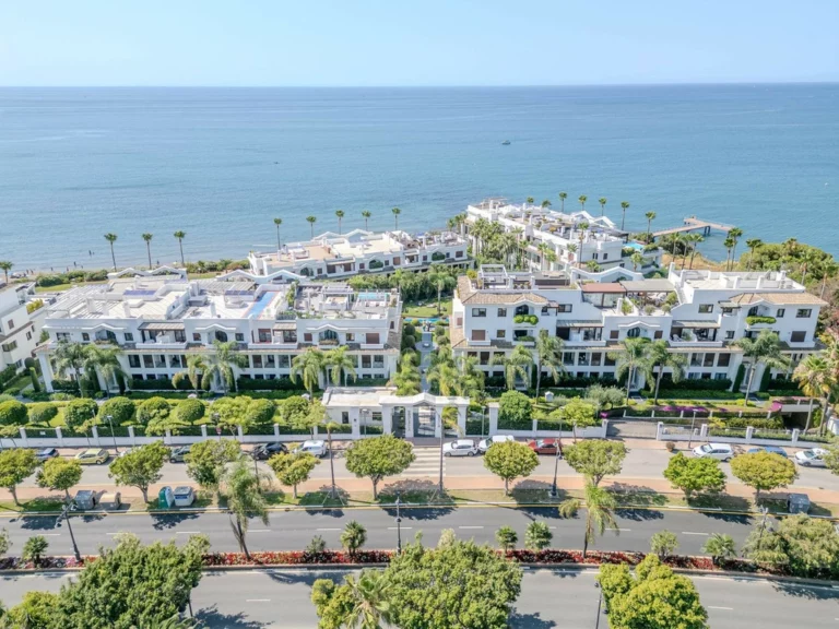 R5080258 | Ground Floor Apartment in Estepona – 3 beds, 3 baths