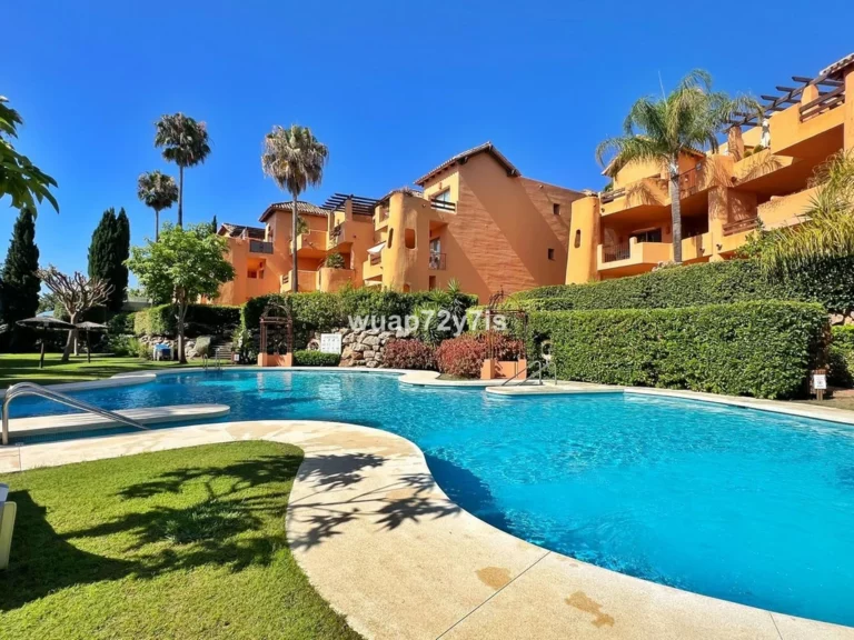 R5085637 | Middle Floor Apartment in Estepona – 2 beds, 2 baths