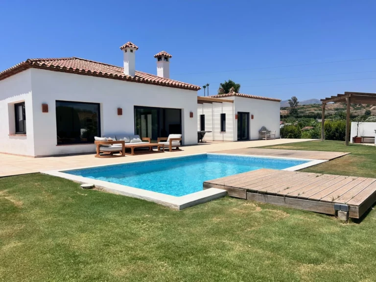 R5106574 | Detached Villa in Estepona – 3 beds, 3.5 baths