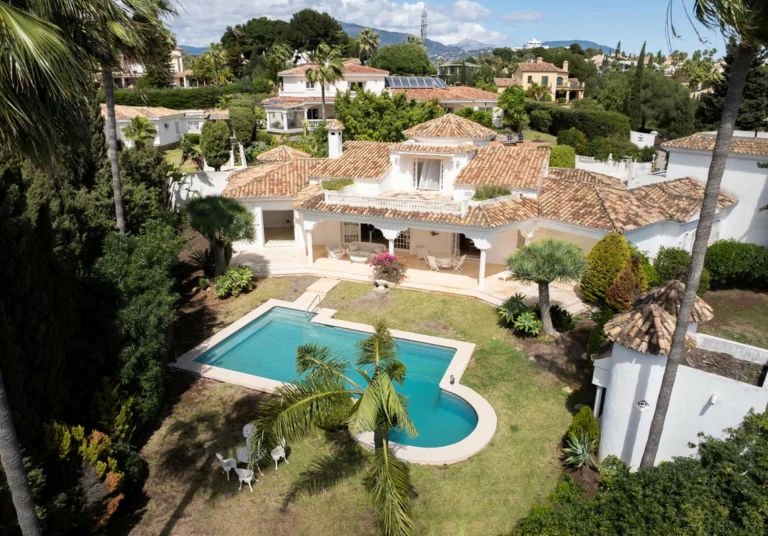 R5120155 | Detached Villa in El Paraiso – 4 beds, 4.5 baths