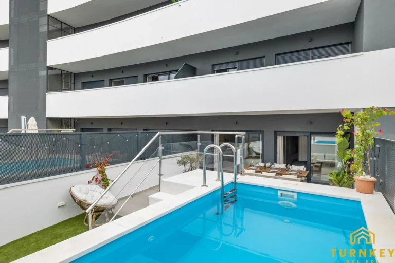 R5064985 | Middle Floor Apartment in Estepona – 2 beds, 1 baths