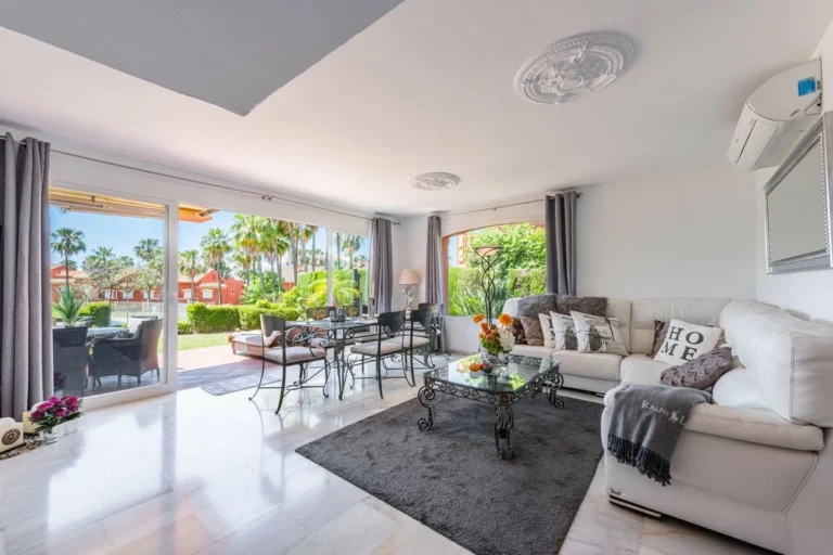 R5107918 | Townhouse in Atalaya – 4 beds, 2.5 baths