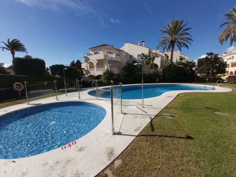 R5121997 | Middle Floor Apartment in El Paraiso – 2 beds, 2 baths