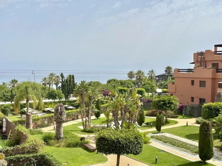 R5079418 | Penthouse in Estepona – 2 beds, 3 baths