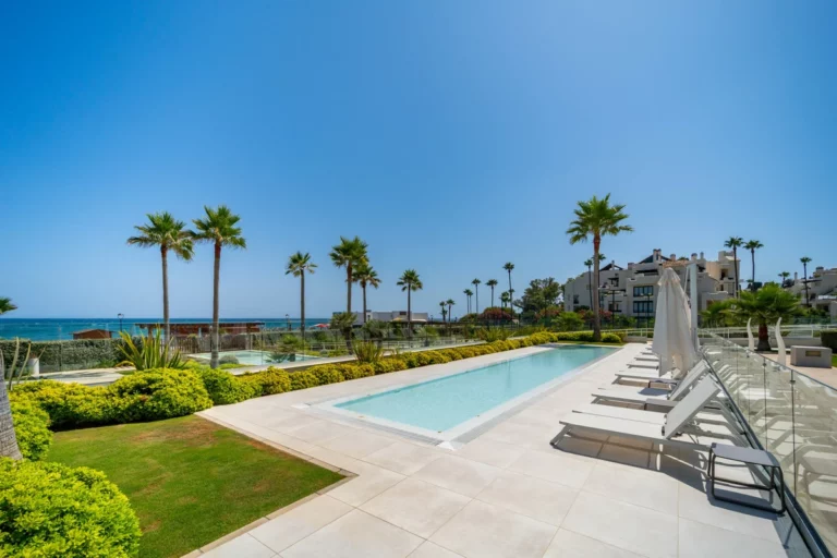 R5103682 | Townhouse in Estepona – 3 beds, 4 baths