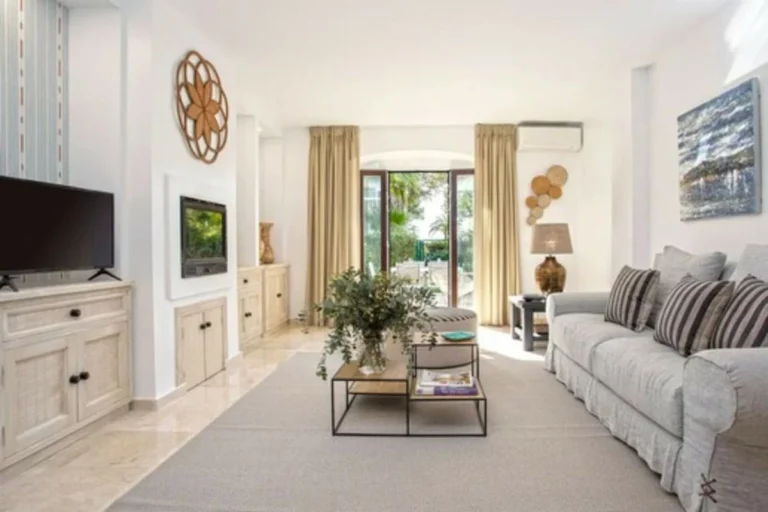 R5108851 | Townhouse in Estepona – 2 beds, 2.5 baths