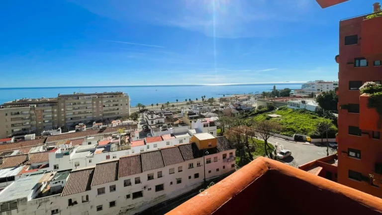 R5002912 | Top Floor Apartment in Estepona – 2 beds, 1 baths