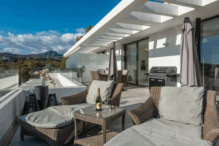 R5084050 | Penthouse Duplex in Estepona – 3 beds, 2 baths