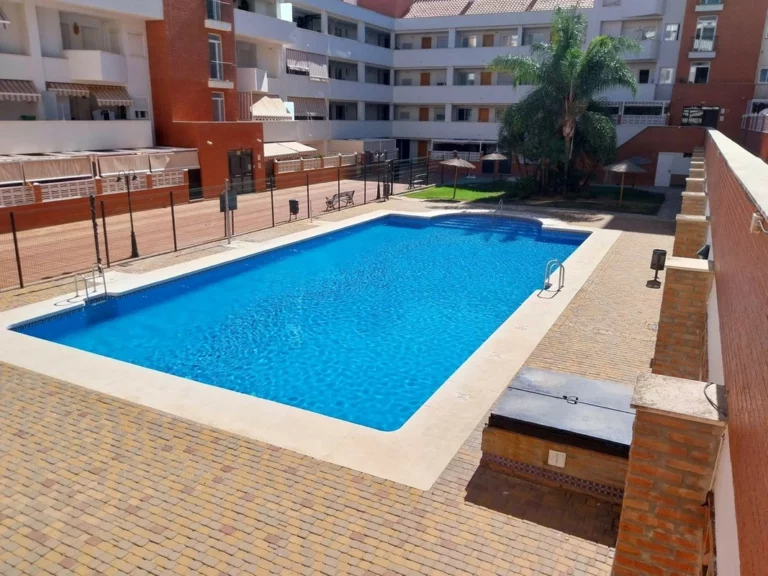 R5118130 | Middle Floor Apartment in Estepona – 3 beds, 2 baths