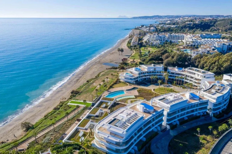 R5072506 | Ground Floor Apartment in Estepona – 3 beds, 2.5 baths