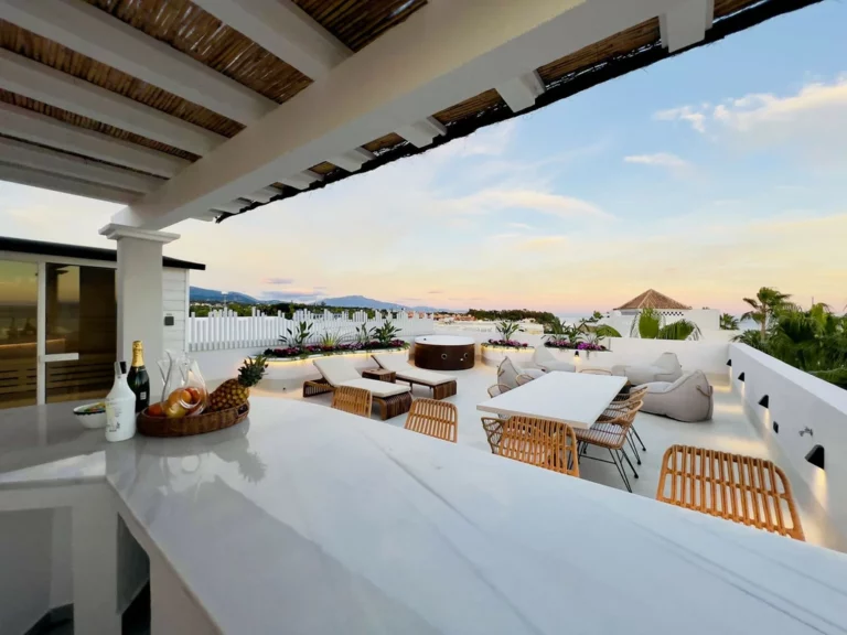 R5060926 | Penthouse in Estepona – 2 beds, 2 baths