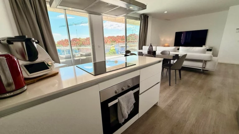 R5105095 | Penthouse in Estepona – 2 beds, 3 baths