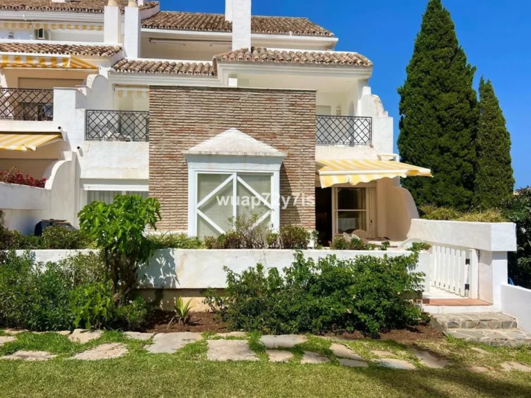 R5101006 | Townhouse in Estepona – 2 beds, 2 baths