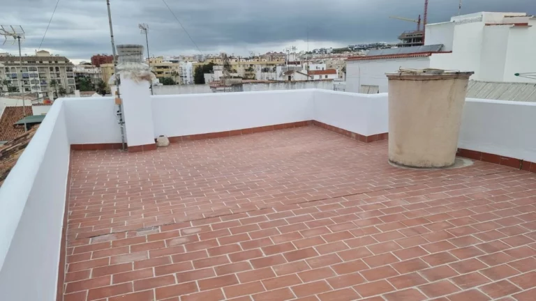R5109583 | Top Floor Apartment in Estepona – 2 beds, 2 baths