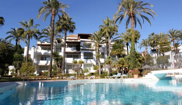 R4827676 | Penthouse in Estepona – 2 beds, 2 baths