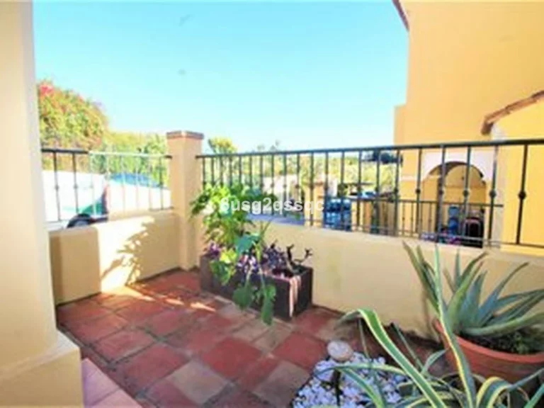 R4981339 | Semi-Detached House in Estepona – 3 beds, 2 baths