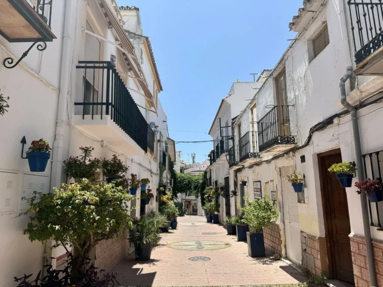 R4974754 | Top Floor Apartment in Estepona – 1 beds, 1 baths