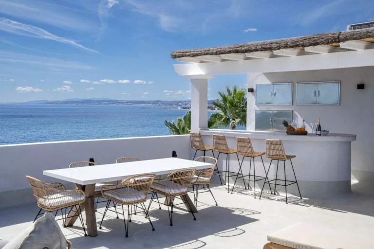 R5109568 | Penthouse in Estepona – 2 beds, 2 baths