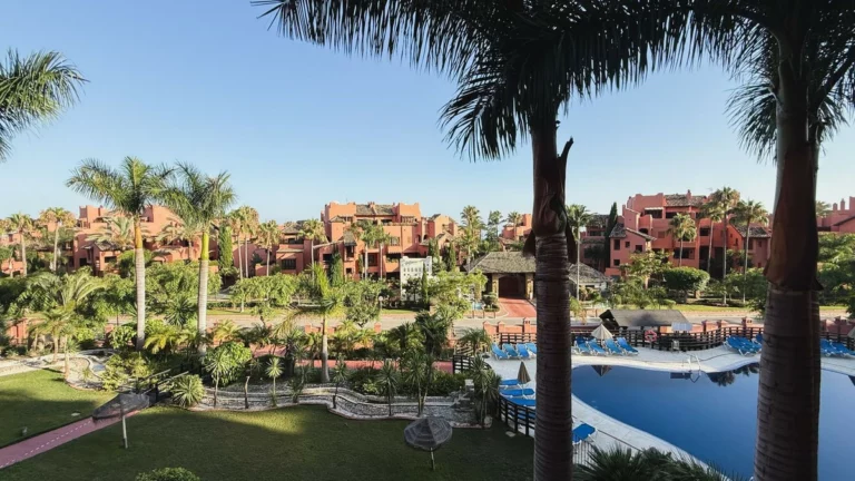 R5117965 | Middle Floor Apartment in Estepona – 3 beds, 2 baths