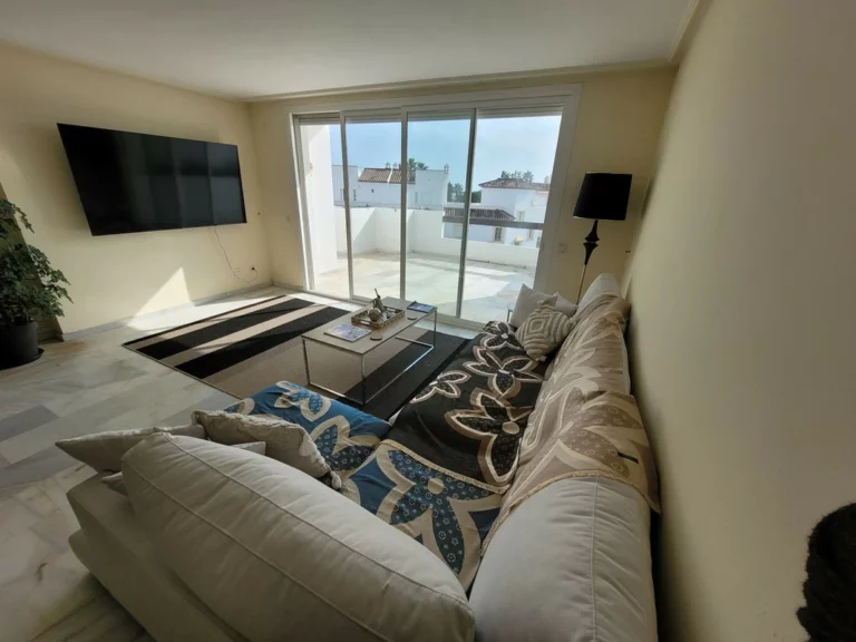 R4885213 | Middle Floor Apartment in Bel Air – 2 beds, 2 baths