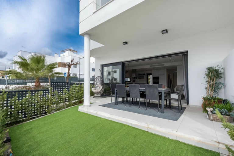 R4986877 | Townhouse in Bel Air – 3 beds, 3 baths