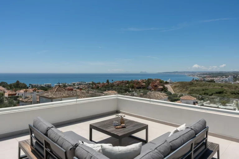 R5134264 | Detached Villa in Estepona – 5 beds, 4 baths
