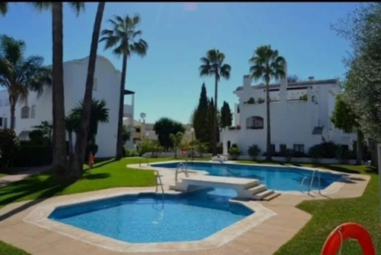 R5133421 | Top Floor Apartment in Estepona – 2 beds, 2 baths