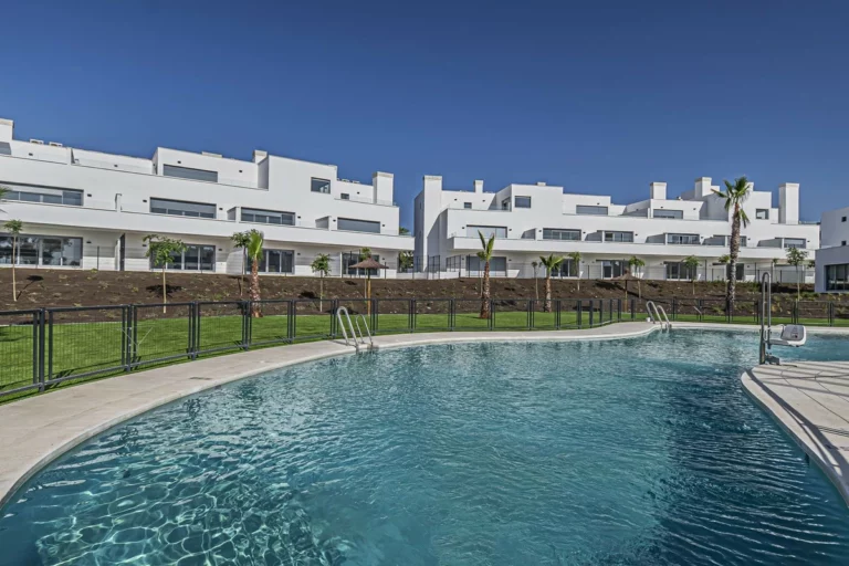 R5125105 | Ground Floor Apartment in Bel Air – 2 beds, 2 baths