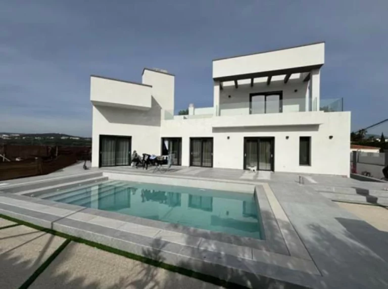 R4943878 | Detached Villa in Estepona – 4 beds, 4 baths