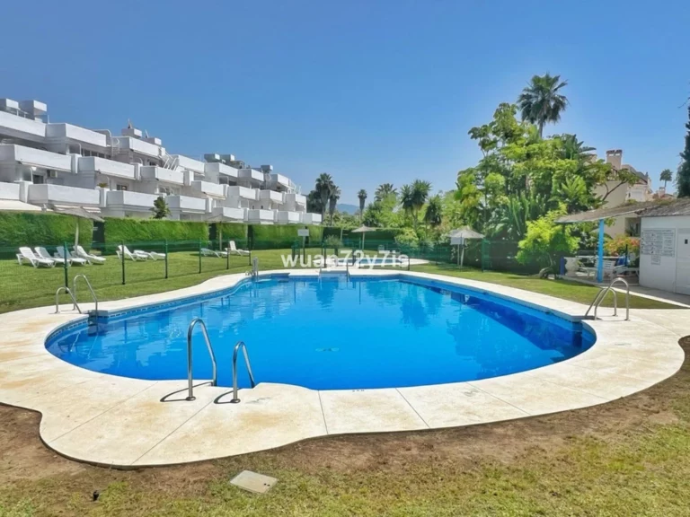 R5142793 | Penthouse in El Paraiso – 2 beds, 1.5 baths