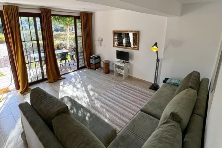 R5128867 | Ground Floor Apartment in El Paraiso – 2 beds, 2 baths