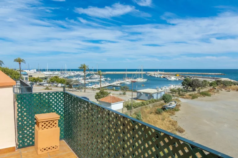 R4745116 | Townhouse in Estepona – 4 beds, 3 baths