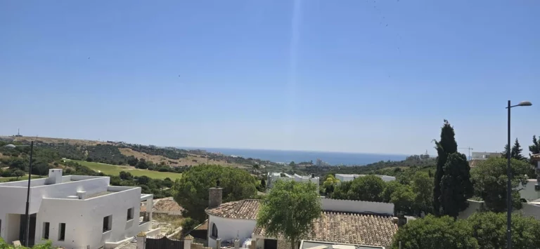 R5120956 | Middle Floor Apartment in Estepona – 2 beds, 2 baths