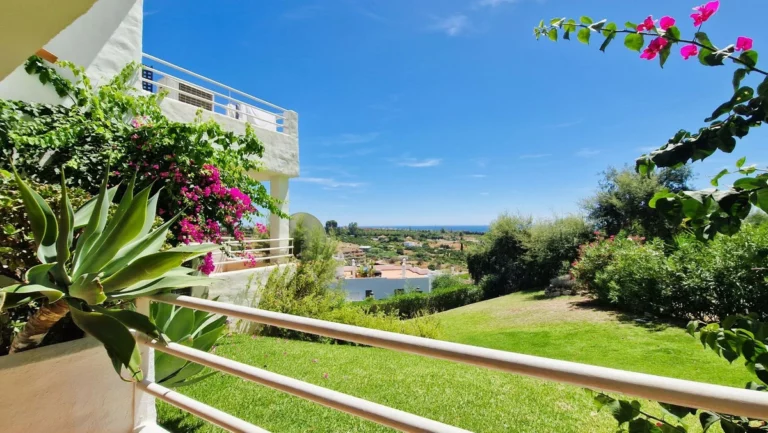 R5139082 | Ground Floor Apartment in Selwo – 3 beds, 3 baths