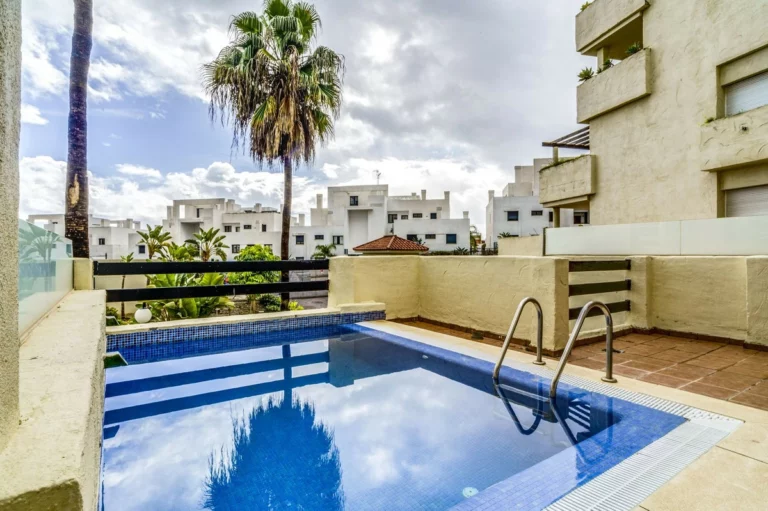 R4986847 | Ground Floor Apartment in El Paraiso – 3 beds, 3 baths