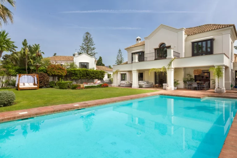 R4841407 | Detached Villa in Estepona – 6 beds, 6 baths