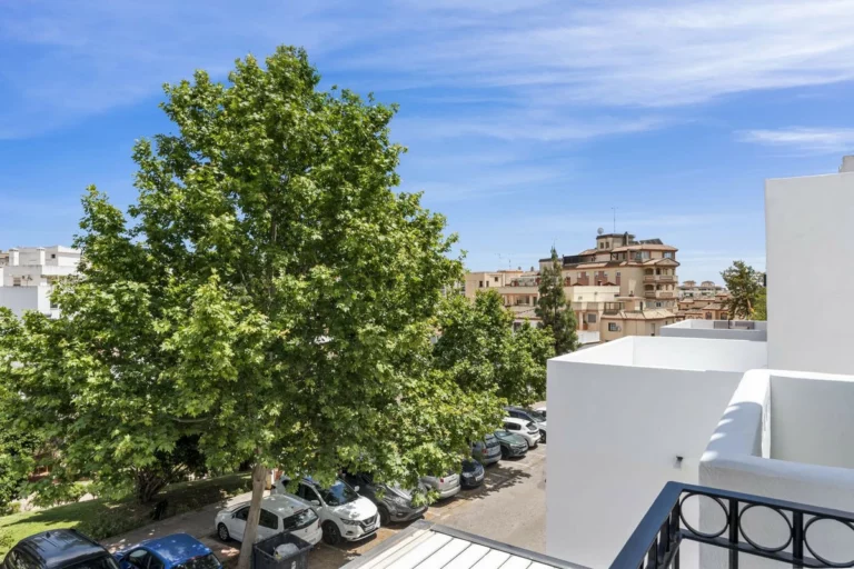 R5129755 | Townhouse in Estepona – 4 beds, 3 baths