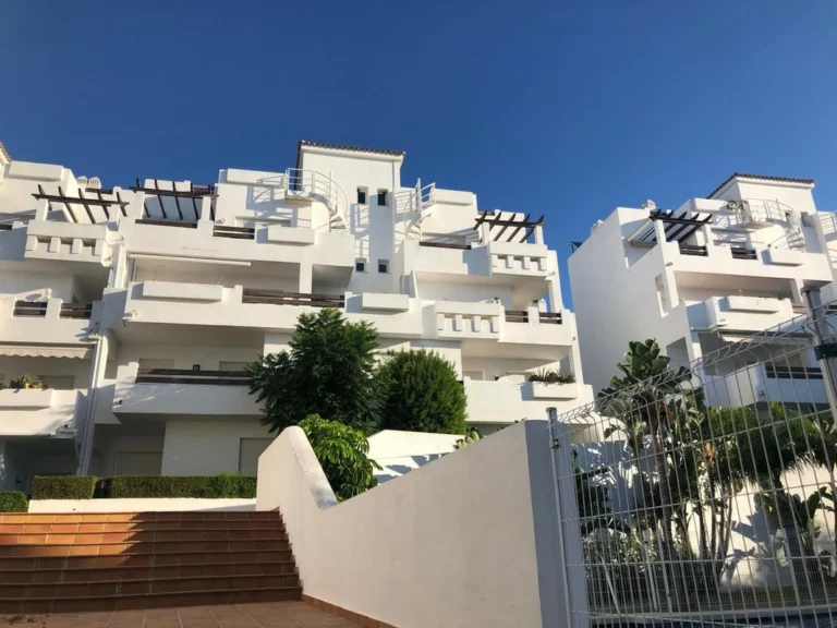 R5135161 | Ground Floor Apartment in Estepona – 2 beds, 2 baths