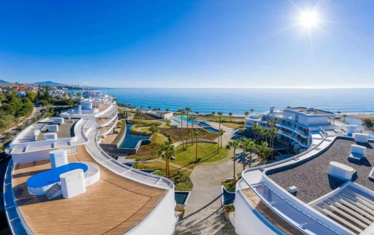 R5072506 | Ground Floor Apartment in Estepona – 3 beds, 2.5 baths
