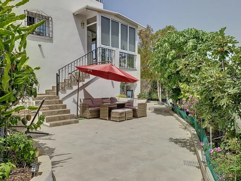 R5131786 | Semi-Detached House in Estepona – 3 beds, 3 baths
