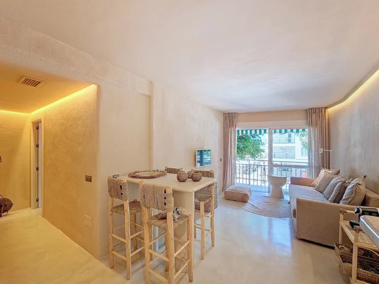R4792309 | Middle Floor Apartment in Estepona – 2 beds, 1 baths
